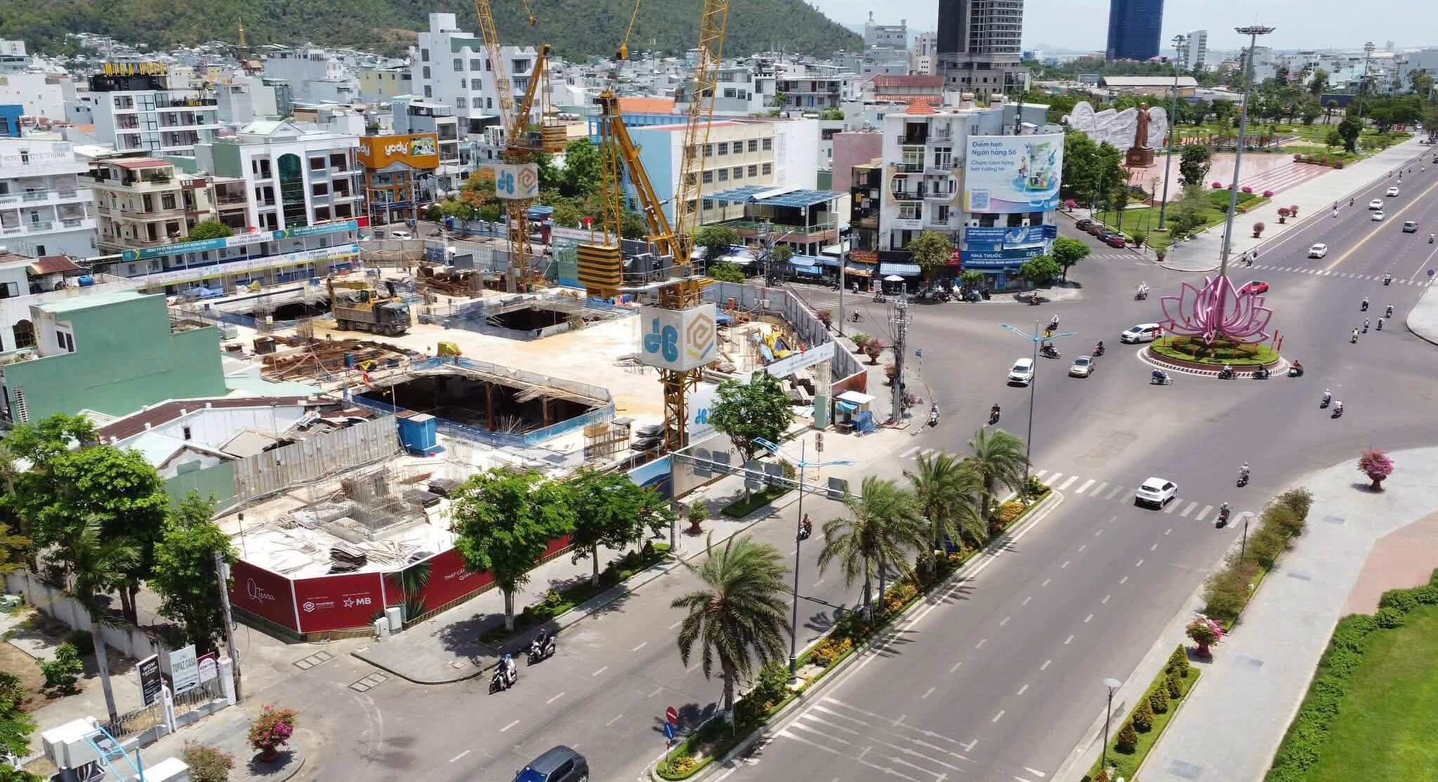 Toàn cảnh công trường thi công Q Terra nhìn từ trên cao tại ngã 5 đường Ngô Mây, Quy Nhơn