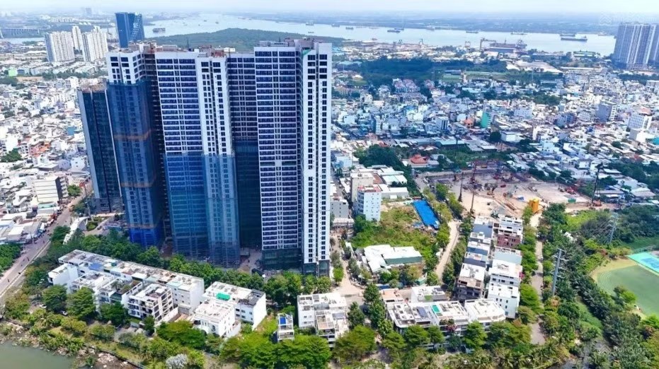 Cụm cao ốc căn hộ ven sông tại khu vực Tân Phú, TPHCM nhìn từ trên cao
